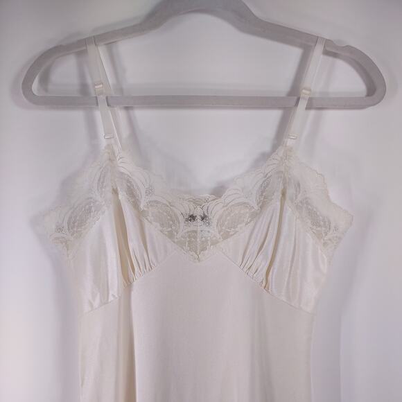 Vintage Nordstrom Cream Slip with Lace Trim, Size Medium - Picture 4 of 6